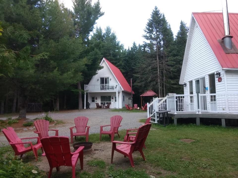 Camping Chalets Spas Pignons Rouges Saint Romain Экстерьер фото